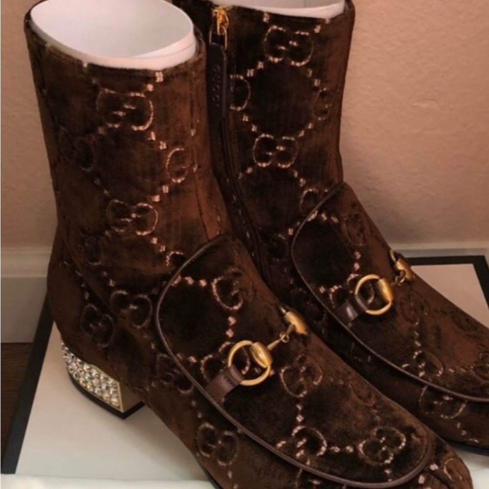 Am selling my brand new Gucci ankle boots auntic 8.5 women’s